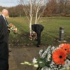 Dennis Morgan laying a wreath