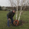 Retired member Nick Granger laying the wreath